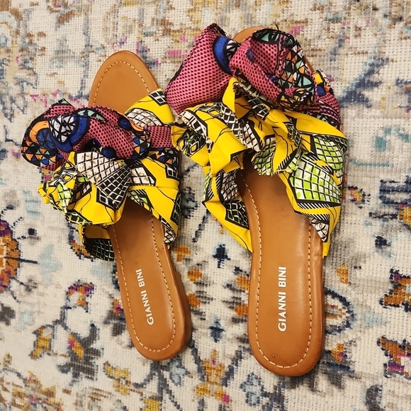 Gianni Bini Shoes - NWOT Gianni Bini MultiColors Flats, sz 8